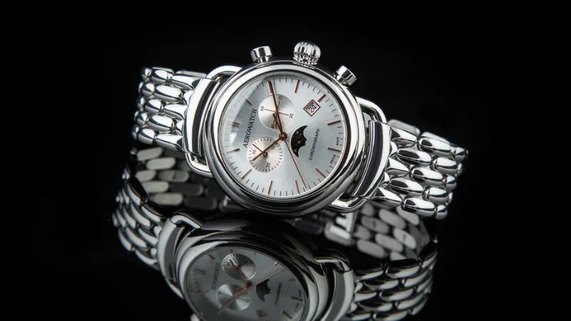 Thiết kế, bộ máy và chất liệu chủ lực đồng hồ Aerowatch