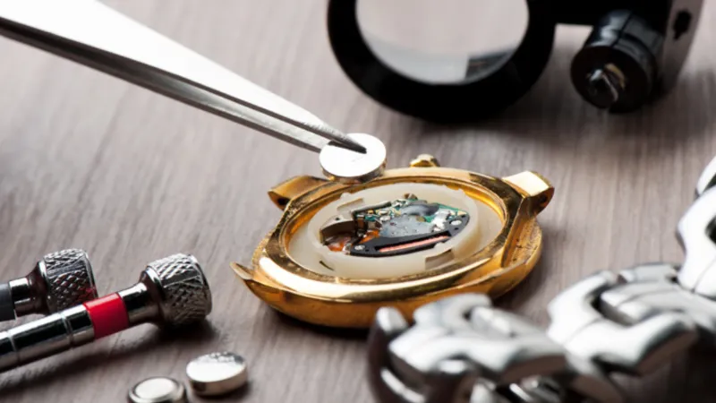 Những lưu ý quan trọng về quy trình thay pin đồng hồ đeo tay
