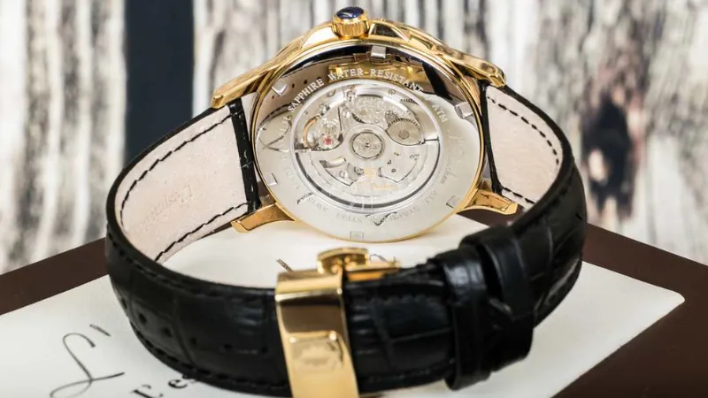 Bộ máy, độ bền và công năng cho nhu cầu mỗi ngày